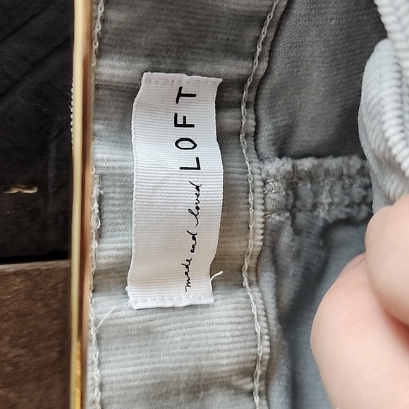 Loft curvy skinny corduroy jeans.size 2 - Picture 3 of 6